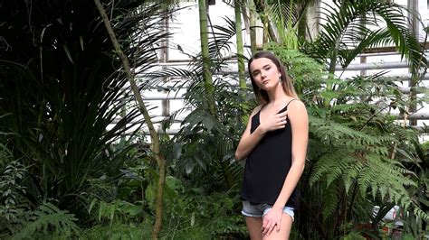 7.011 Vídeos grátis de Mulher Nua Na Praia .